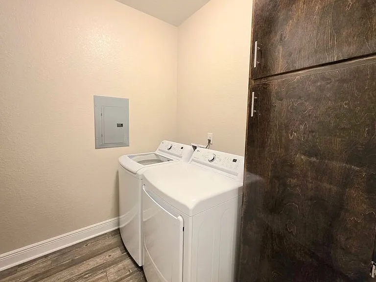 5297 Parkside Dr — Photo 12