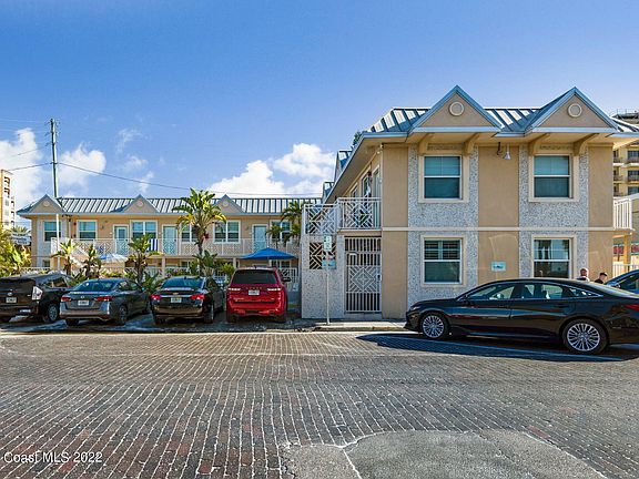 2nd image of 530 Mandalay Ave #104