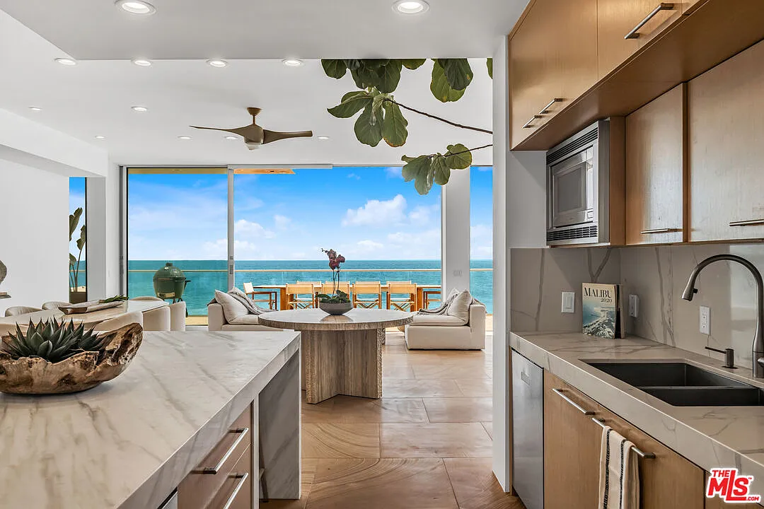 6 bed, 6.0 bath, 5212 sqft, $110,000 — Photo 4