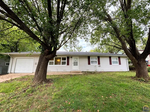 1402 SW 32nd St, Topeka, KS 66611