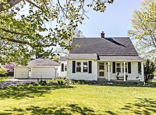 414 Riverside Dr, Linden, MI 48451