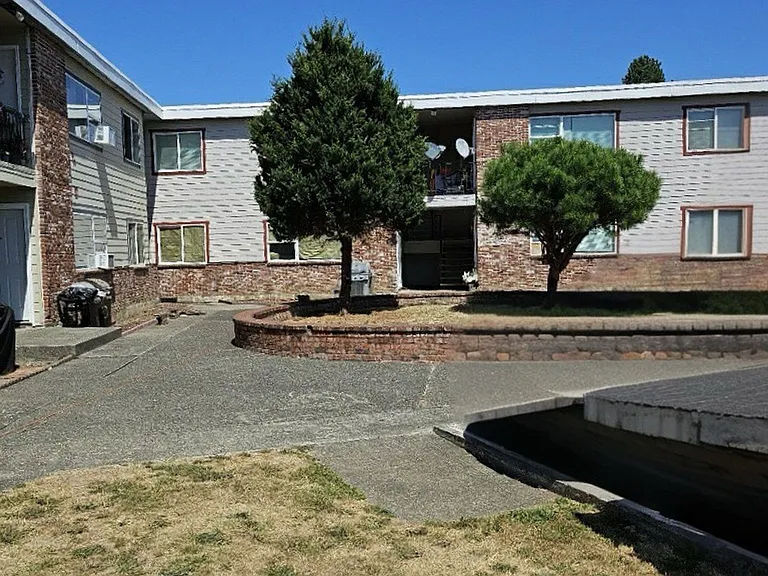 Sunset Apartments — Photo 2
