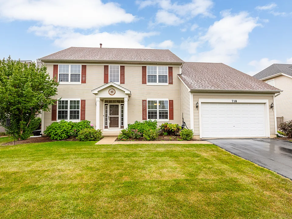 718 Versailles Pkwy