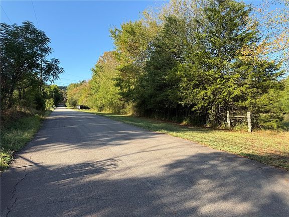 3rd image of N Barcliff Ln