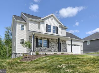 25 Conifer Ridge Dr, Carlisle, PA 17013