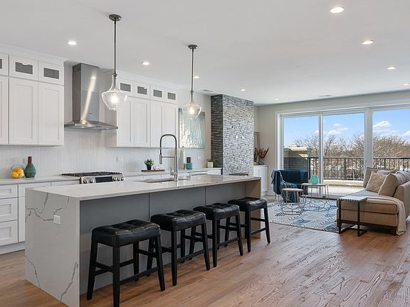 2nd image of 5137 N Lincoln Ave #2N