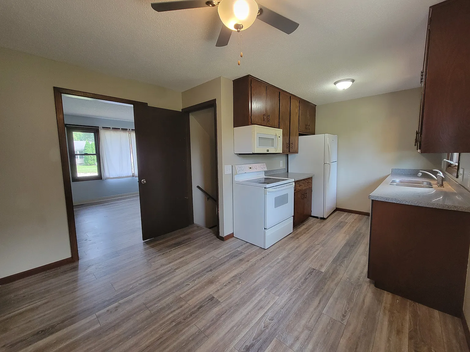 520 Smith St — Photo 2