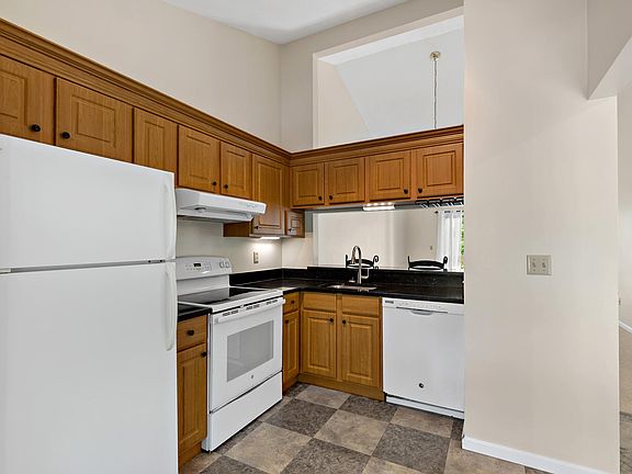 3rd image of 134 Eaton Lane UNIT 134
