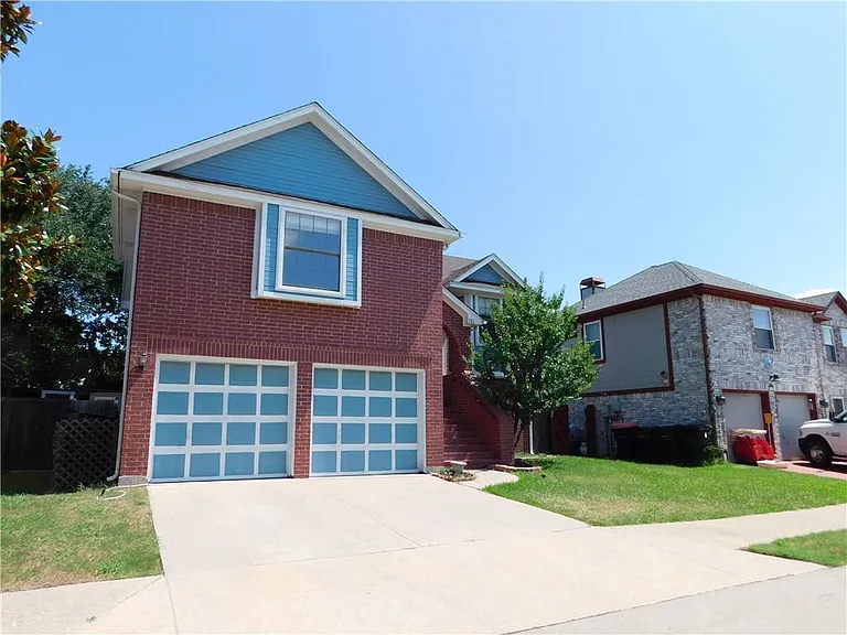 781 Pierre Ln — Photo 14