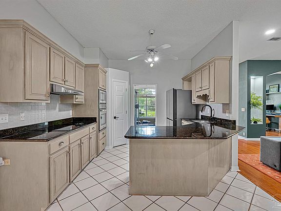 5th image of 3068 Killarney Dr
