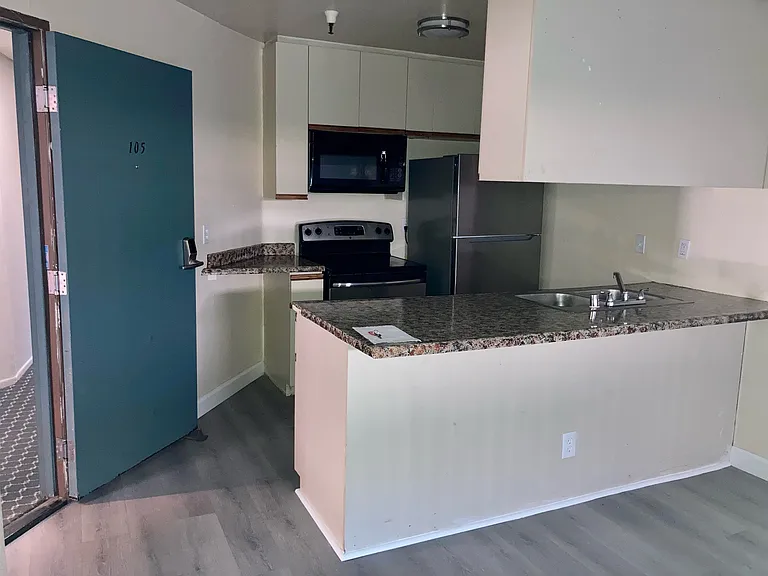 445 Landfair Ave #4 — Photo 9
