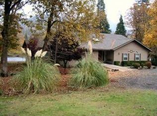 33 James Pl, Shady Cove, OR 97539