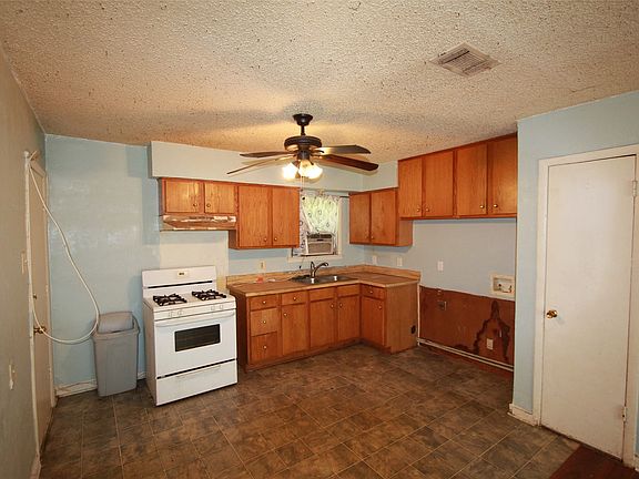 4th image of 1111 Tierra Dr
