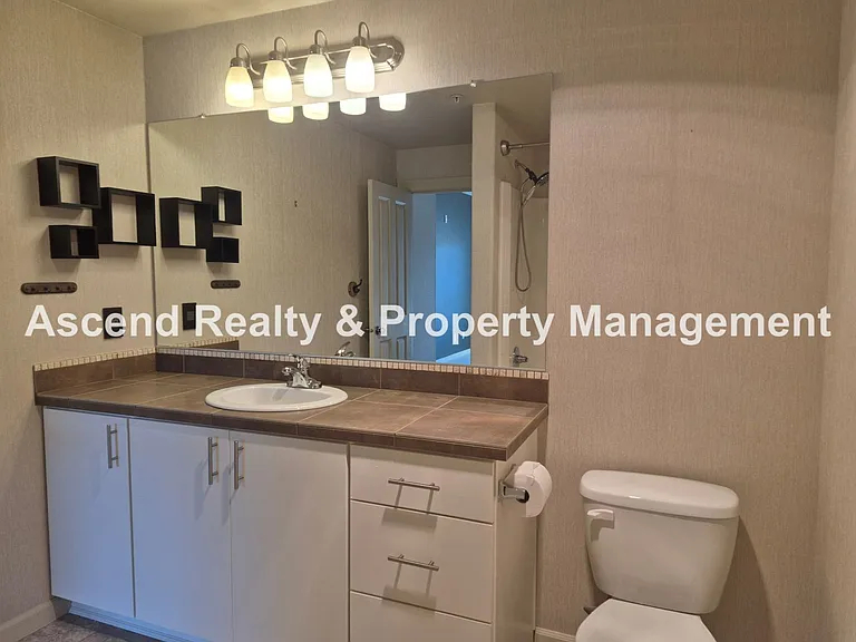 10664 NE Holly St #206 — Photo 17