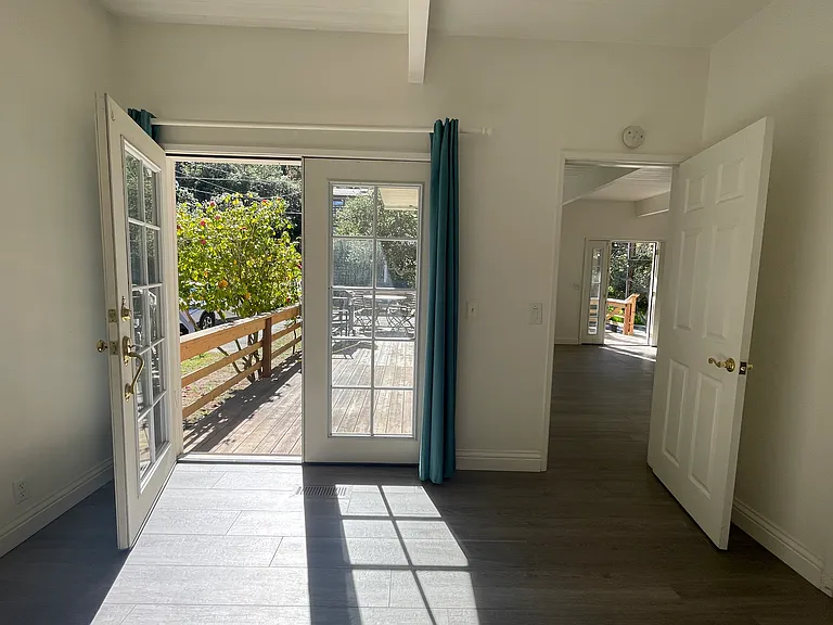 Burton Dr — Photo 19