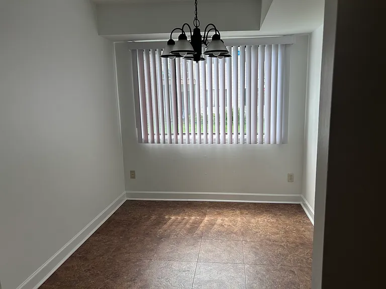 Country Hickory Ln — Photo 3