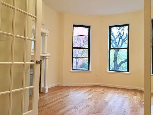 Rented by NYLA Realty | media 27