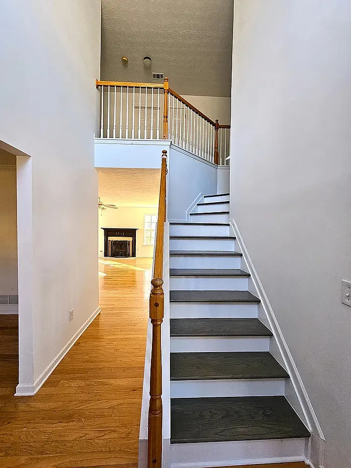 5 bed, 3.5 bath, 4000 sqft, $2,790 — Photo 2