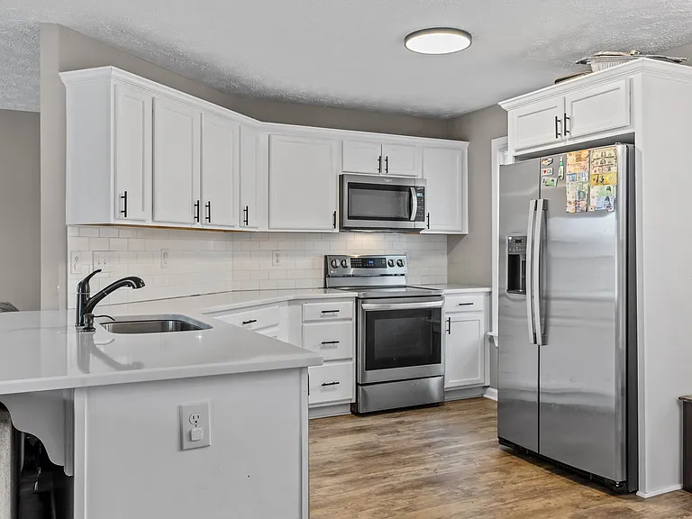 38 Hallmark Dr — Photo 16