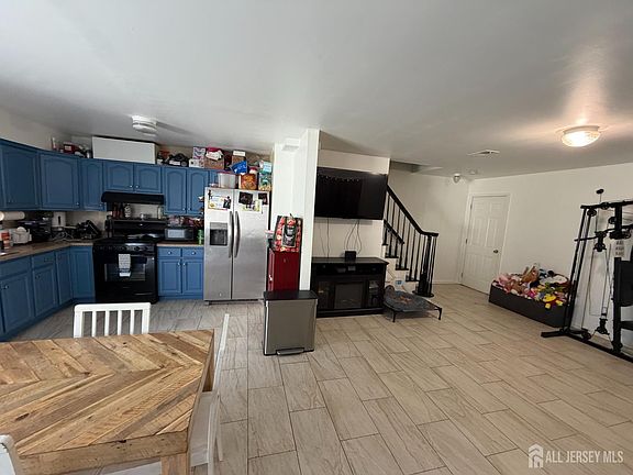 2nd image of 14 Somerset St