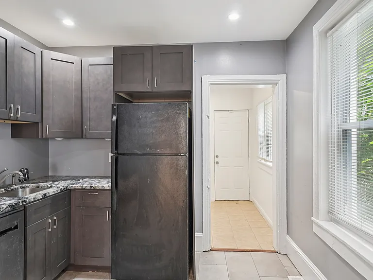1713 Monument St — Photo 28