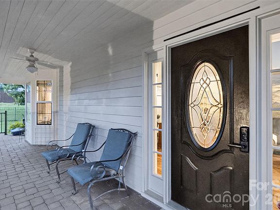 5th image of 1117 Cedar Creek Dr