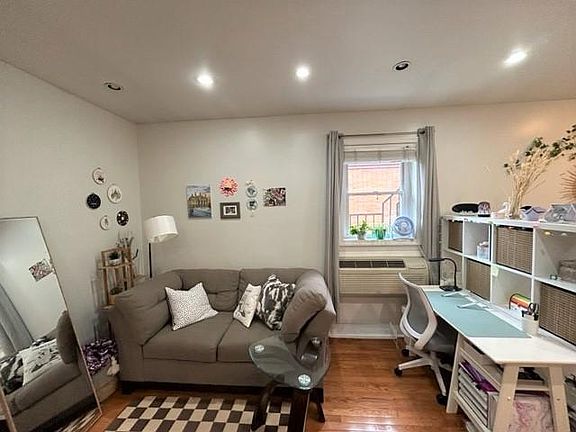 Studio window w/ Air conditioner & heating unit