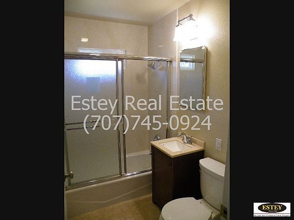 Cute bath with new everything