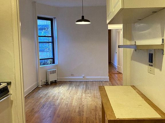 3rd image of 226 W 17th St APT 3C