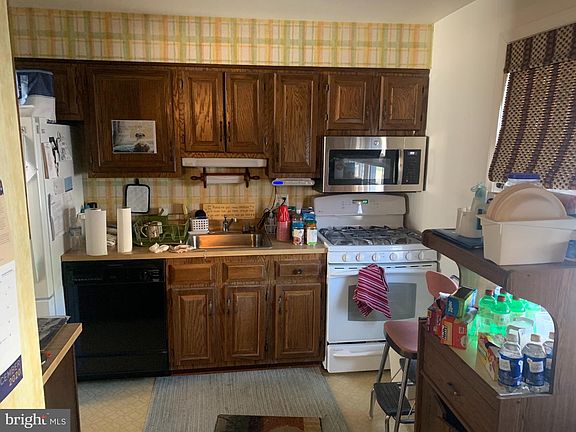 2nd image of 828 College Pkwy #9