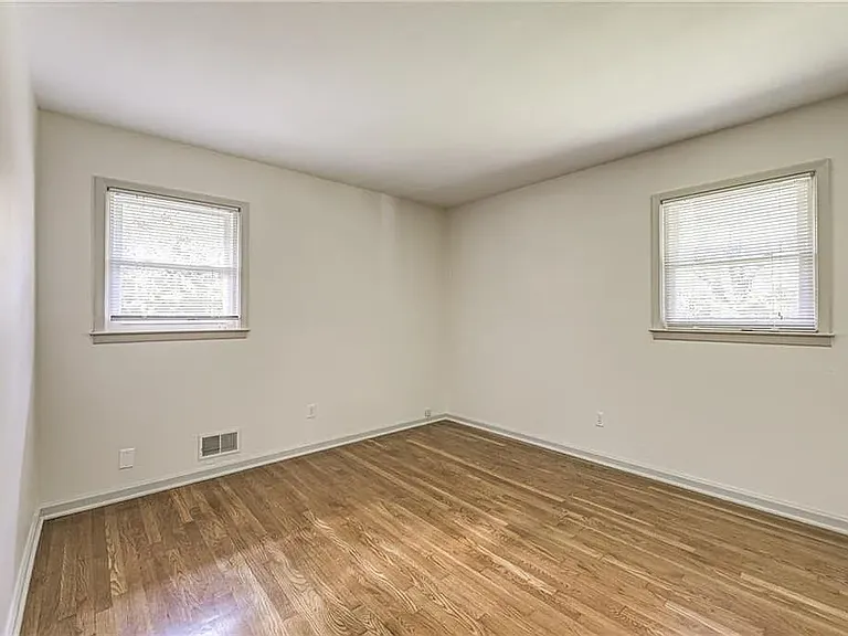 2340 Burch Cir — Photo 16