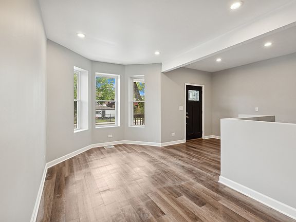 3rd image of 7141 S Damen Ave