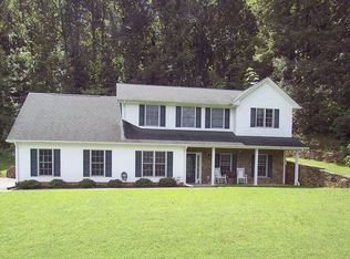 1242 Mineral Springs Dr, Vinton, VA 24179