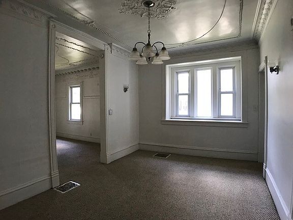 4th image of 113 W Dewey St