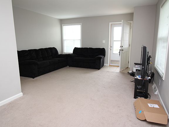 5th image of 451 James Ct Unit A