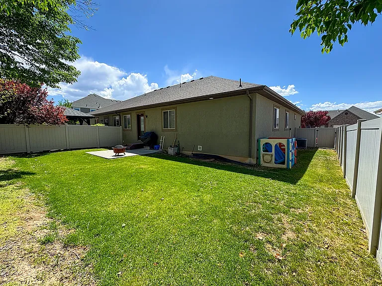 1661 S 1960 E — Photo 34