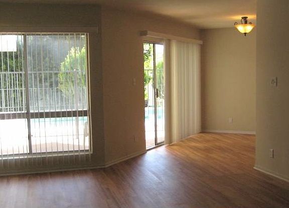 Living/Dining Area