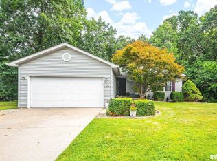 3705 W Saymore Ln, Peoria, IL 61615