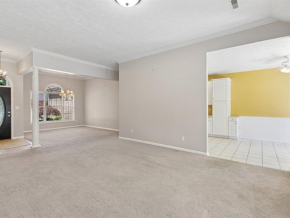 3rd image of 137 Huntsman Cir