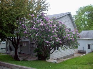 17 McLenathan Ave, Lake Placid, NY 12946