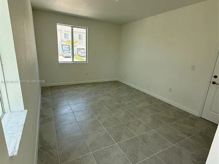 630 SE 15th St #630 — Photo 8