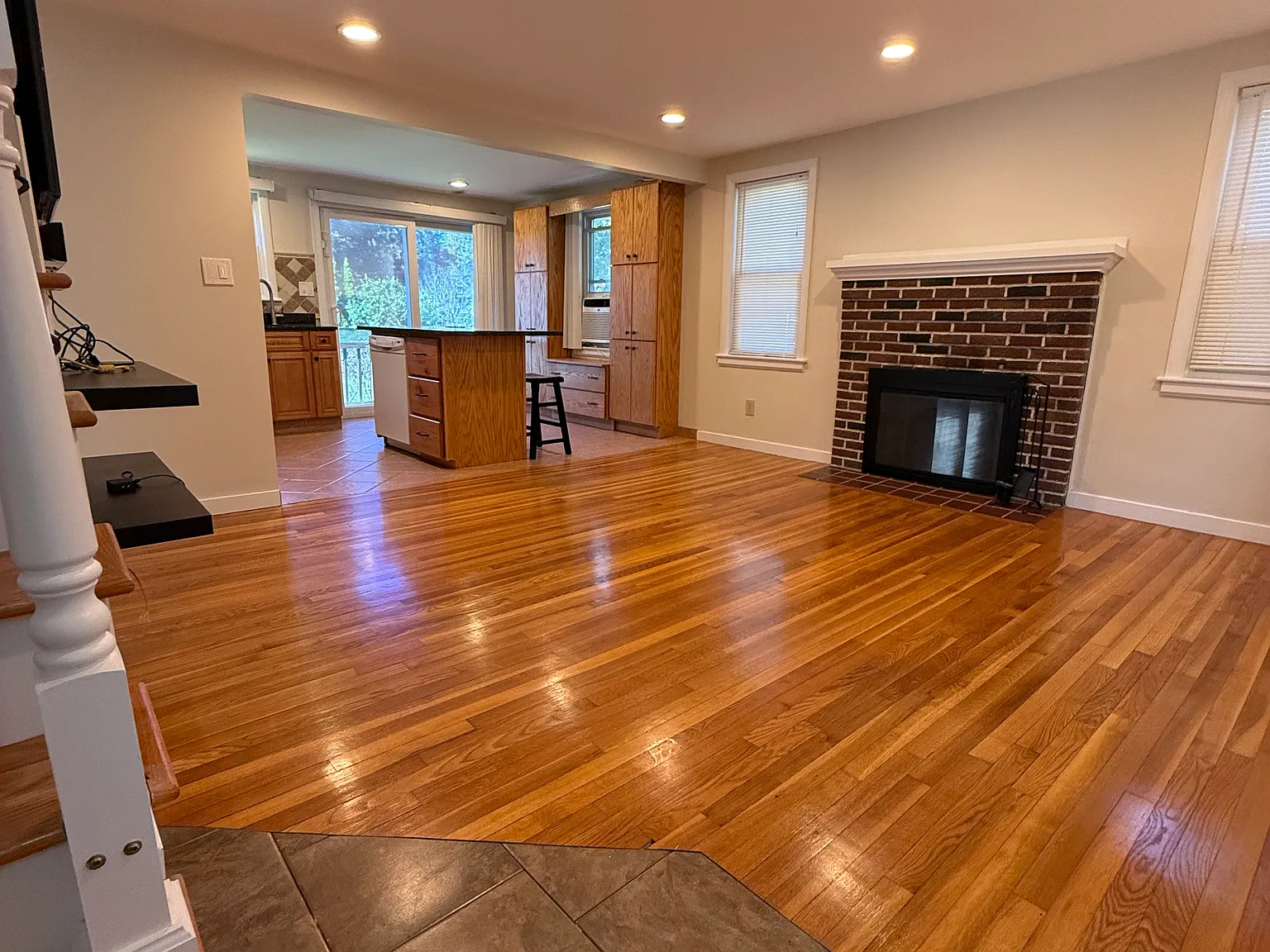 3 bed, 1200 sqft, $2,800 — Photo 3