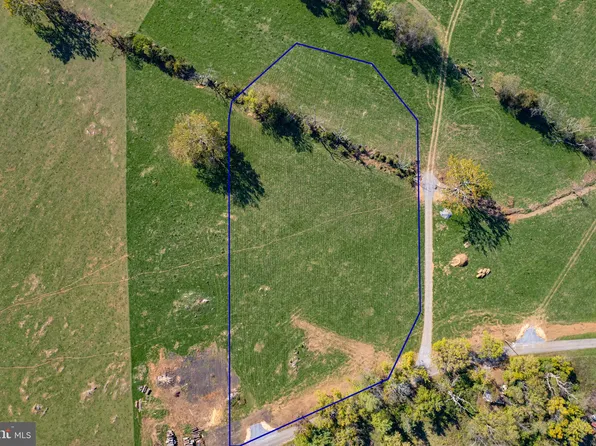 5 Old Waterloo Rd, Boyce, VA 22620