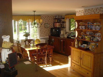 Kitchen eating area