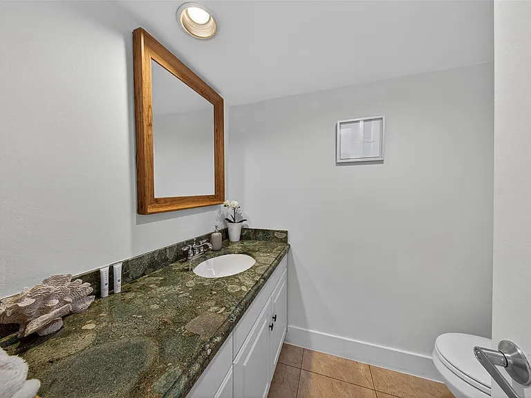 2708 NE 14th Street Cswy #2 — Photo 24