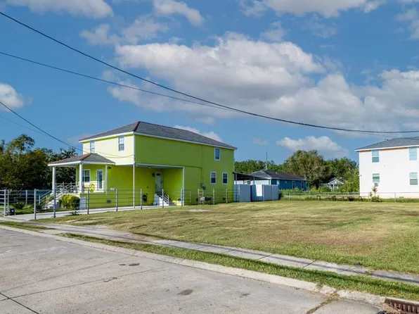 2346 Forstall St, New Orleans, LA 70117