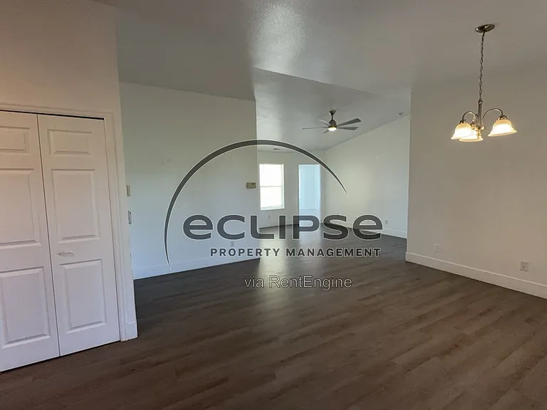 560 Huntington Point Ln — Photo 11