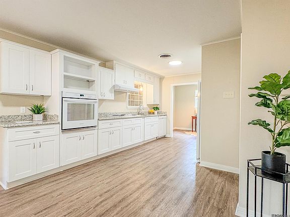 5th image of 12156 Armstrong Dr