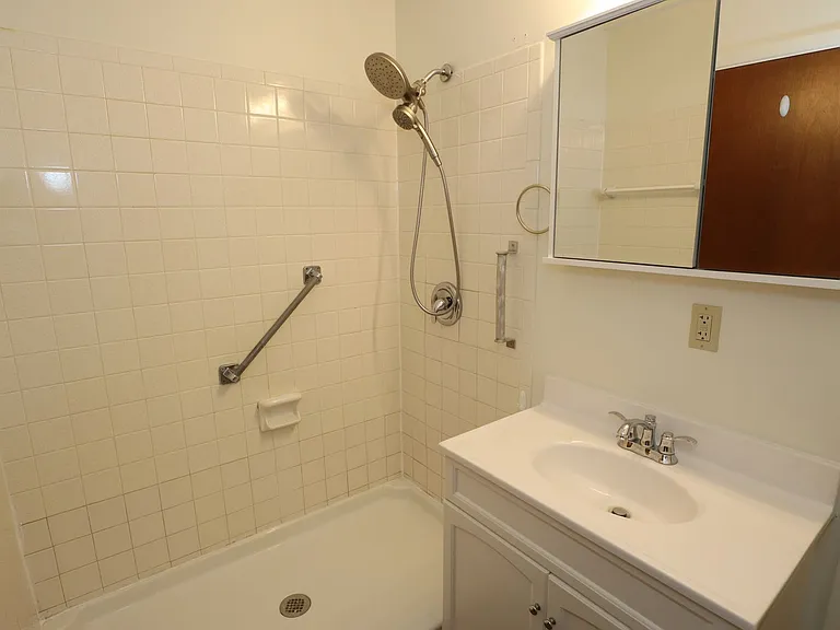 115 E Washington St — Photo 18