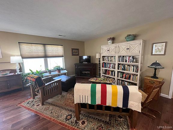 5th image of 620 Brookstone Ct